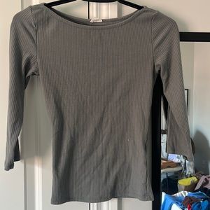 grey ribbed quarter sleeve!